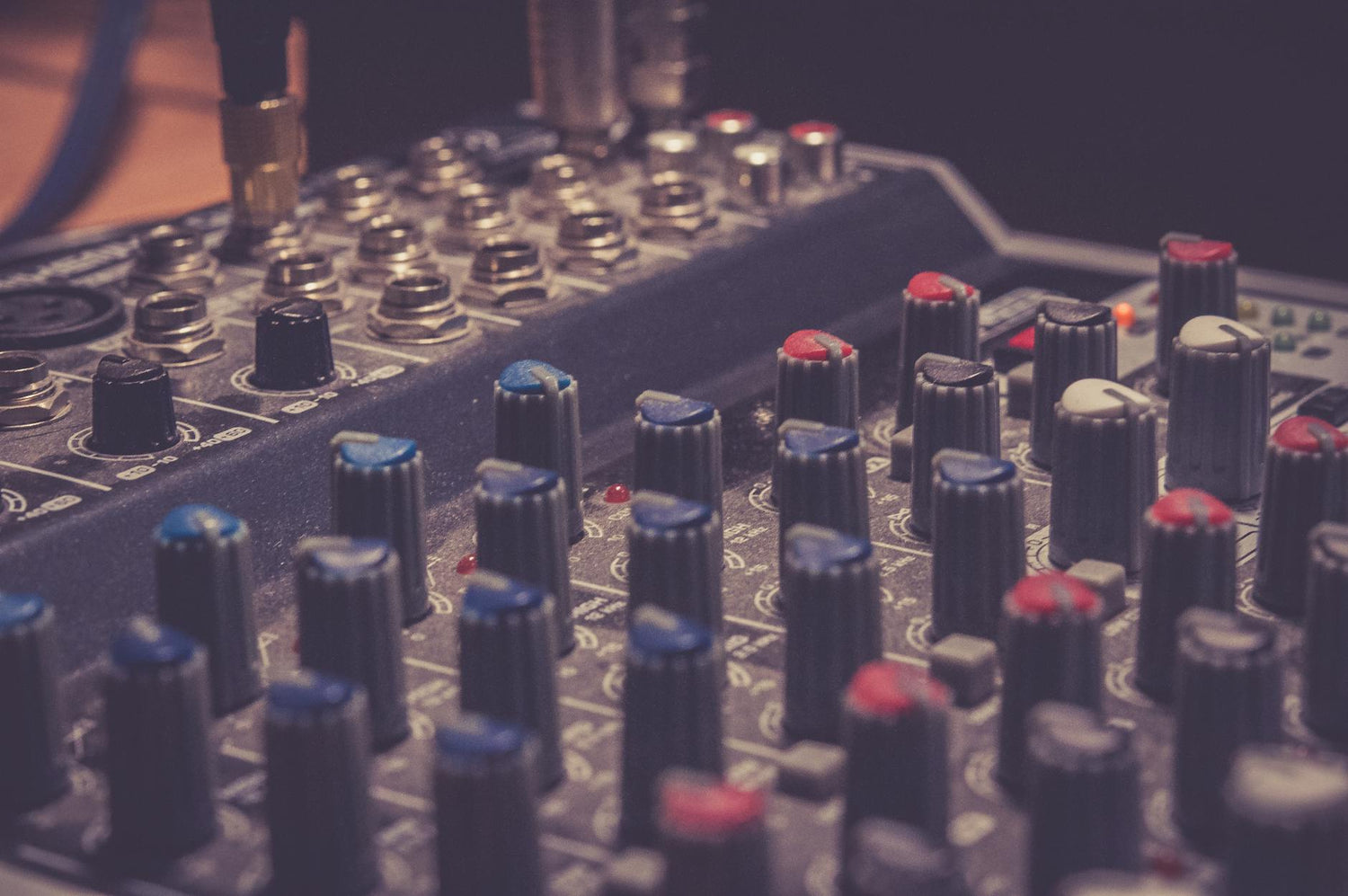 Shadow Hills mastering compressor on audio mixing console | Photo by Hendrik B on Pexels