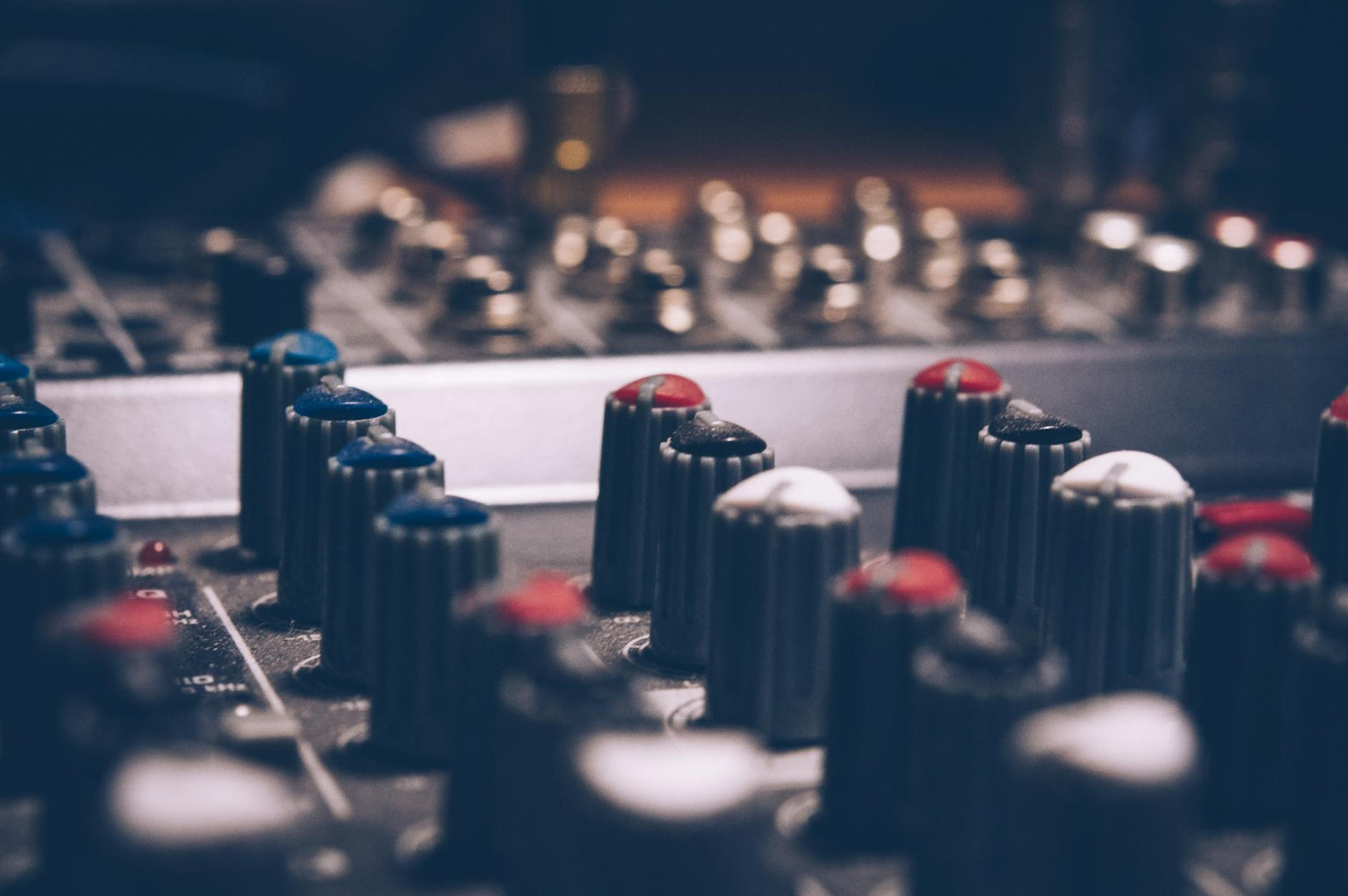 Music production mixing and mastering studio session | Photo by Hendrik B on Pexels